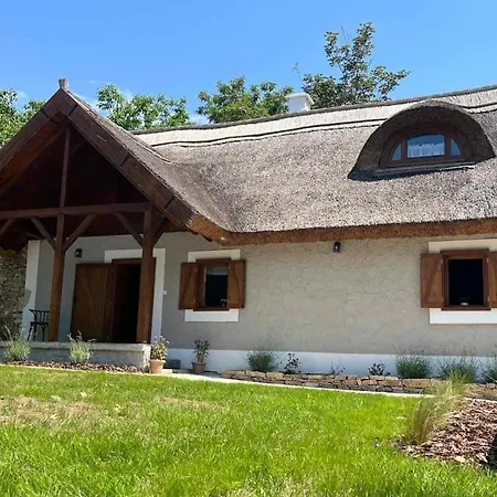 Thatched Ferienhaus Dörgicse