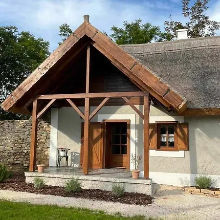 Ferienhaus Thatched Dörgicse