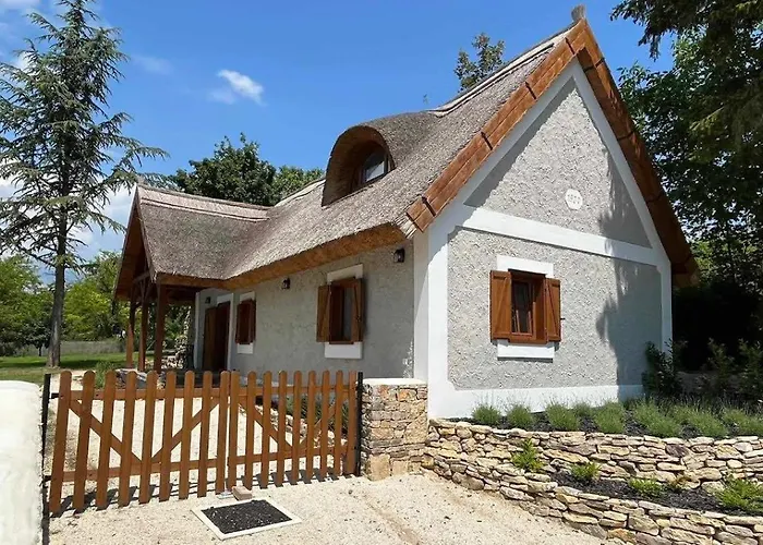 度假居 Thatched *