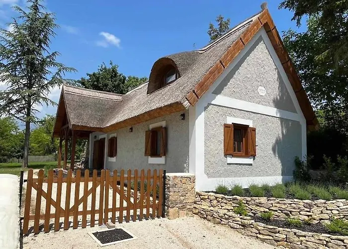 Feriehus Thatched Dörgicse