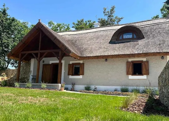 Thatched 度假居 Dörgicse